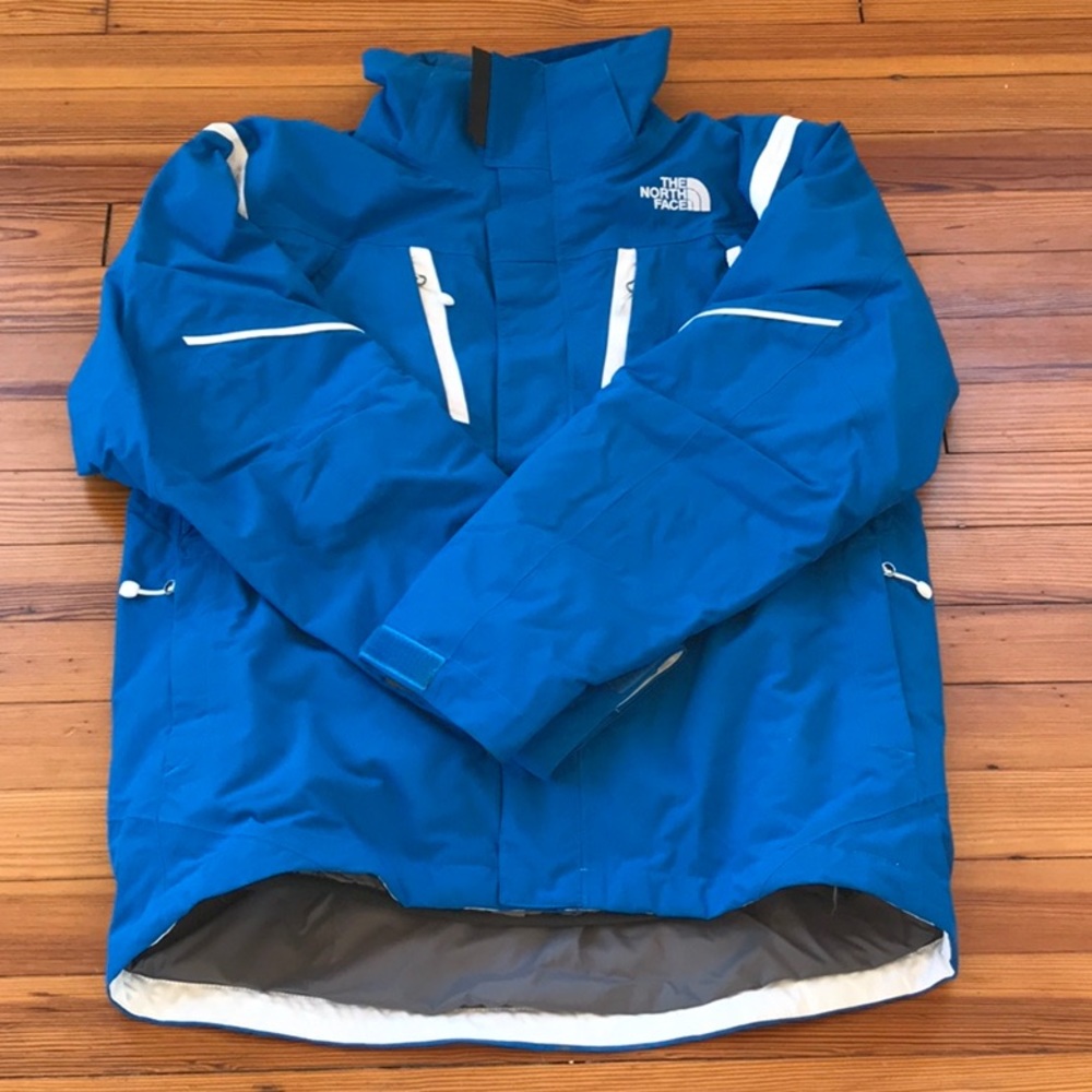 Men’s North Face ski jacket.